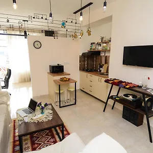 Апартаменты Music Lax Best Location In Town