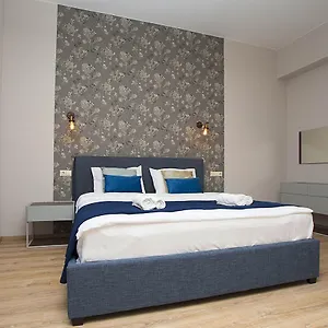 Апартаменты Wehost-apartment Next To The Dry Bridge.